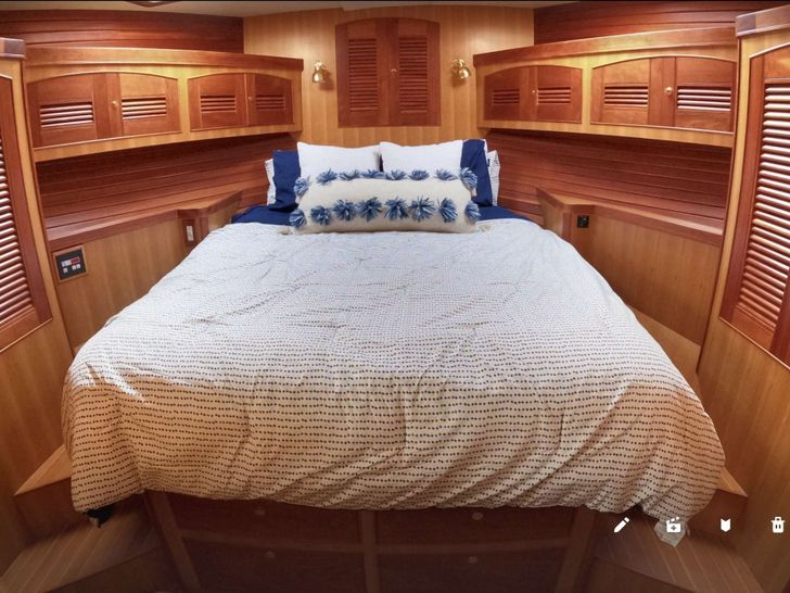 WHAT'S NEXT Marlow 74 - VIP cabin WHAT'S NEXT Marlow 74 - VIP cabin