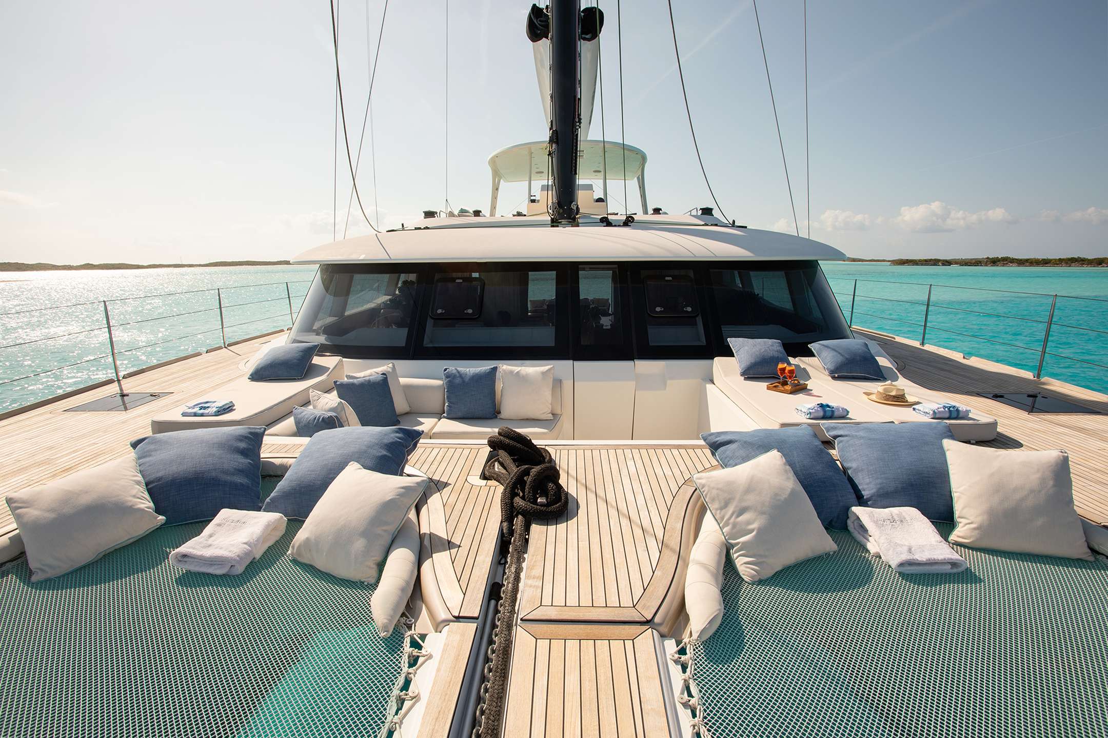 INDABLUE Sunreef 74 - foredeck lounge