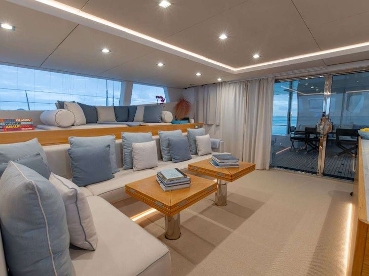 INDABLUE Sunreef 74 - saloon seating INDABLUE Sunreef 74 - saloon seating