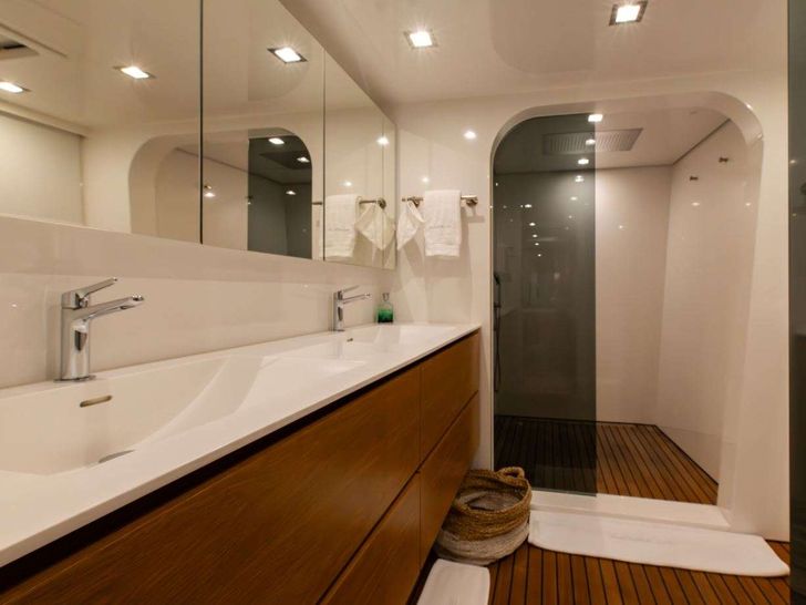 INDABLUE Sunreef 74 - master cabin bathroom INDABLUE Sunreef 74 - master cabin bathroom
