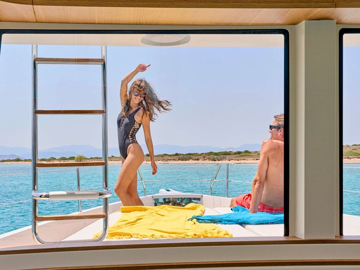 N.ICE Custom 18m - guests enjoying the sun N.ICE Custom 18m - guests enjoying the sun