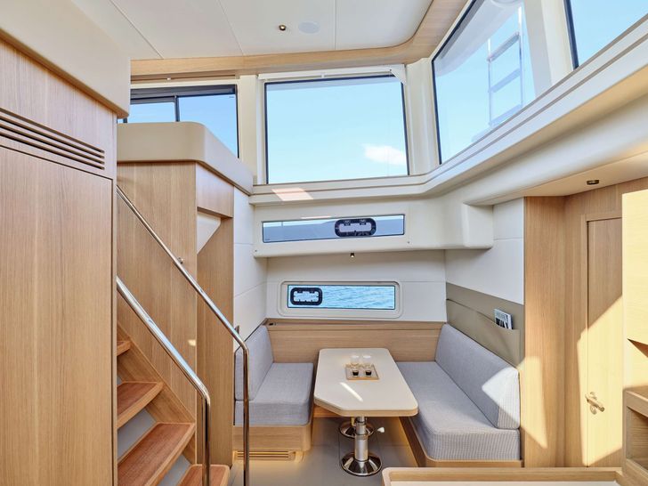 N.ICE Custom 18m - indoor dining area N.ICE Custom 18m - indoor dining area