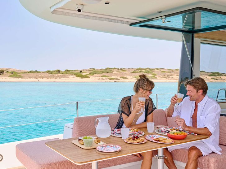 N.ICE Custom 18m - alfresco dining area N.ICE Custom 18m - alfresco dining area