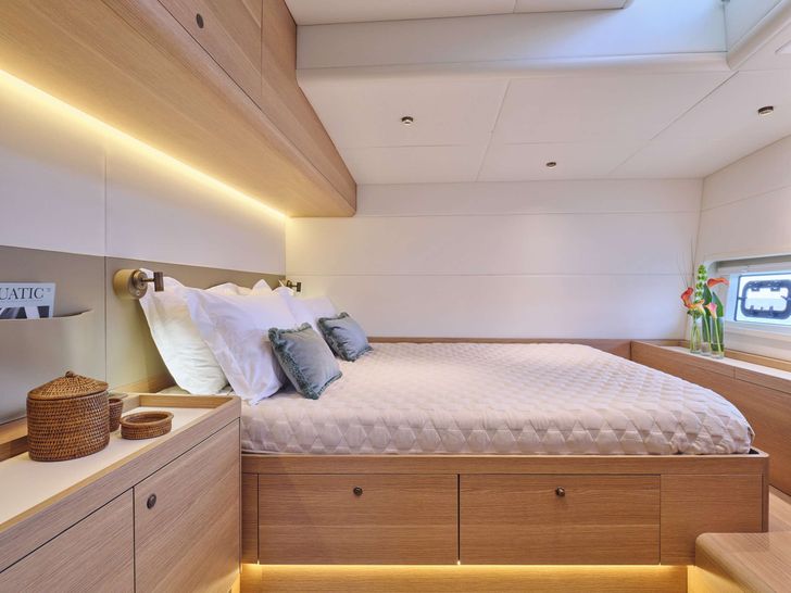 N.ICE Custom 18m - VIP cabin N.ICE Custom 18m - VIP cabin
