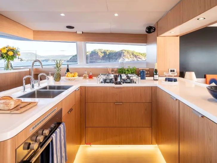 DREAM ON Bali 5.8 - galley DREAM ON Bali 5.8 - galley