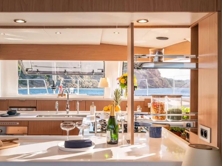 DREAM ON Bali 5.8 - wine in the galley DREAM ON Bali 5.8 - wine in the galley
