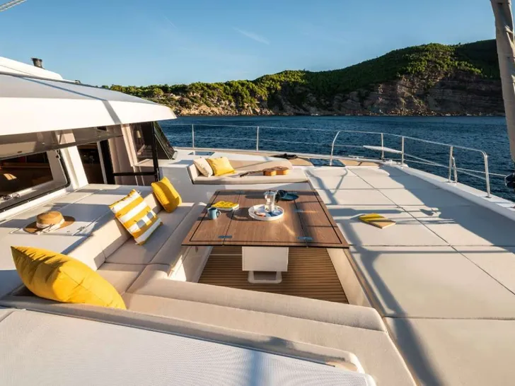 DREAM ON Bali 5.8 - foredeck DREAM ON Bali 5.8 - foredeck