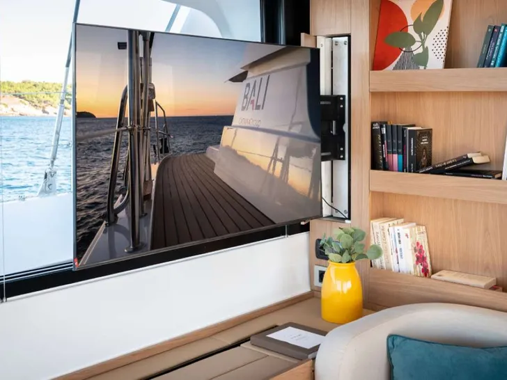 DREAM ON Bali 5.8 - retractable TV DREAM ON Bali 5.8 - retractable TV