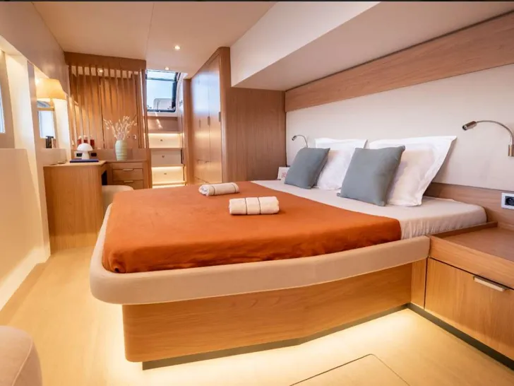 DREAM ON Bali 5.8 - master cabin DREAM ON Bali 5.8 - master cabin