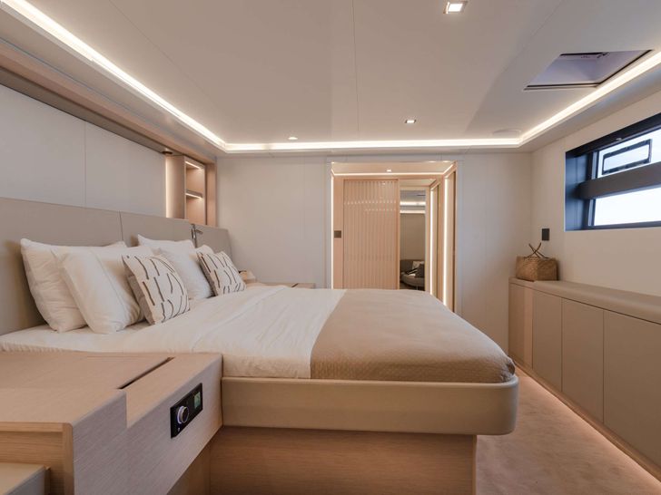CHRISTAL MIO 80 Fountaine Pajot Thira 80 - master cabin CHRISTAL MIO 80 Fountaine Pajot Thira 80 - master cabin