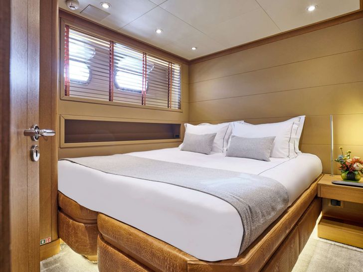 TIGRA Cantieri di Pisa Akhir 31 - VIP cabin 2 TIGRA Cantieri di Pisa Akhir 31 - VIP cabin 2