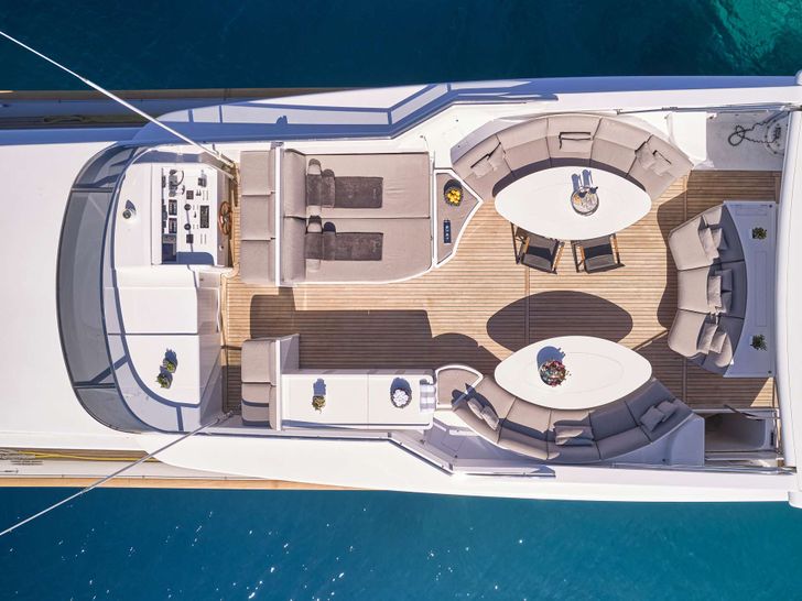 TIGRA Cantieri di Pisa Akhir 31 - sun deck top shot TIGRA Cantieri di Pisa Akhir 31 - sun deck top shot