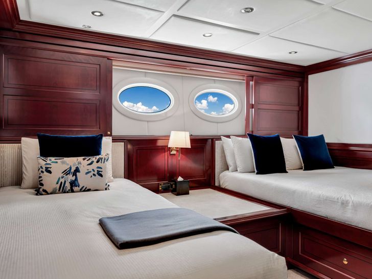 SWEET CAROLINE II Trinity 165 - twin cabin 1 SWEET CAROLINE II Trinity 165 - twin cabin 1