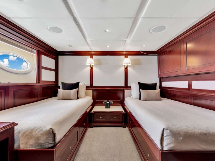 SWEET CAROLINE II Trinity 165 - twin cabin 3 SWEET CAROLINE II Trinity 165 - twin cabin 3