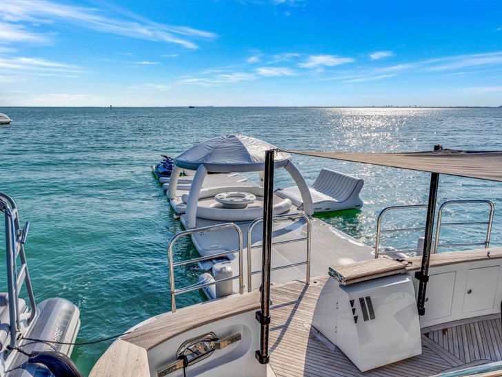 SWEET CAROLINE II Trinity 165 - beach club SWEET CAROLINE II Trinity 165 - beach club