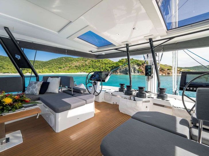 LYRA Fountaine Pajot Alegria 67 - flybridge LYRA Fountaine Pajot Alegria 67 - flybridge
