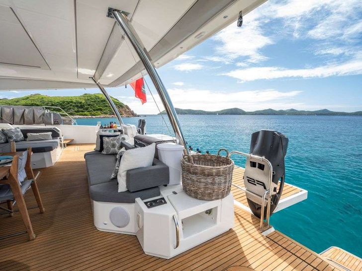 LYRA Fountaine Pajot Alegria 67 - aft deck seating LYRA Fountaine Pajot Alegria 67 - aft deck seating