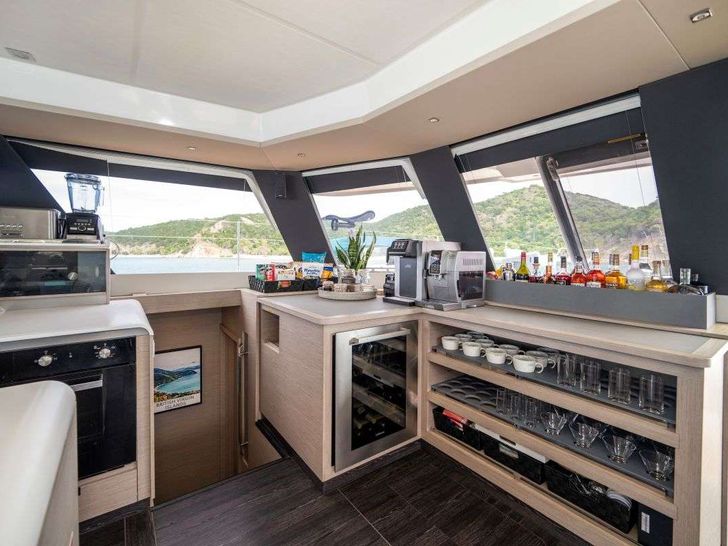 LYRA Fountaine Pajot Alegria 67 - galley LYRA Fountaine Pajot Alegria 67 - galley