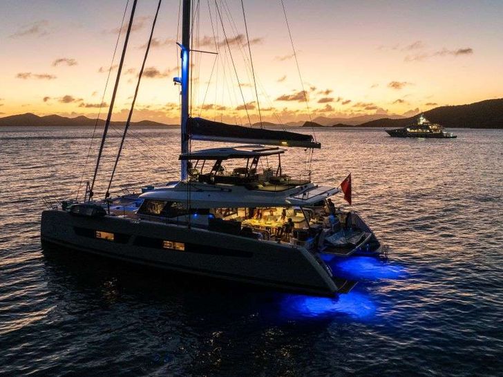 LYRA Fountaine Pajot Alegria 67 - at night LYRA Fountaine Pajot Alegria 67 - at night