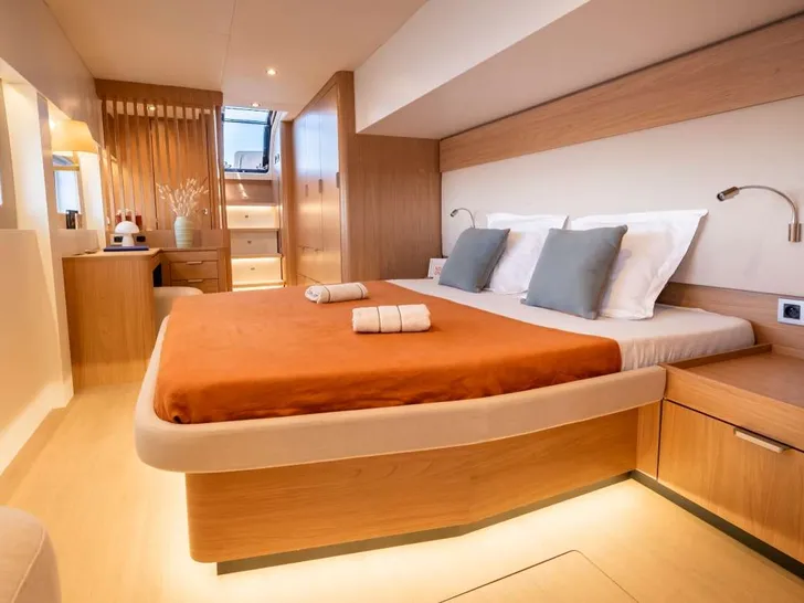 ENDEAVOUR Bali 5.8 - master cabin ENDEAVOUR Bali 5.8 - master cabin