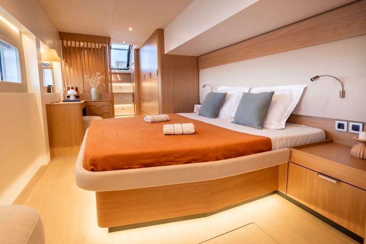 Charter Yacht ENDEAVOUR - Bali 5.8 - 5 Cabins - Naples - Capri - Positano - Amalfi Coast - Italy