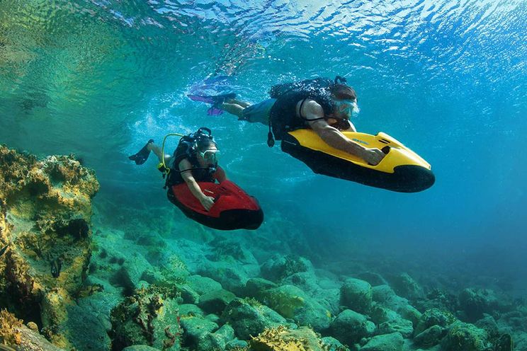 Charter Yacht ENDEAVOUR - Bali 5.8 - 5 Cabins - Naples - Capri - Positano - Amalfi Coast - Italy