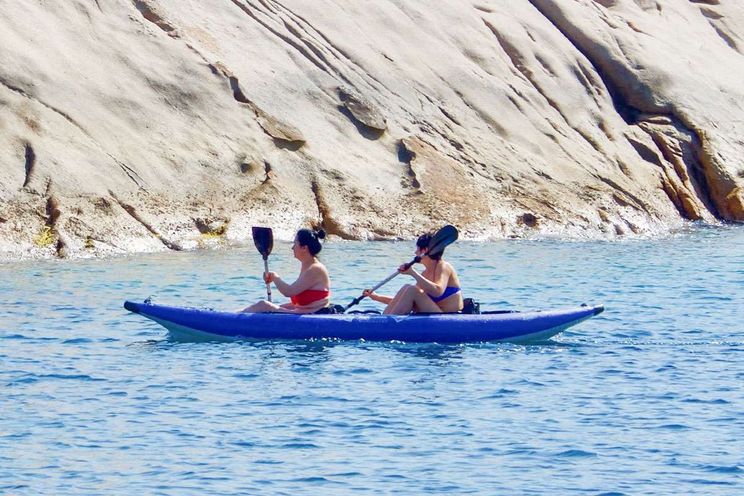 Charter Yacht ENDEAVOUR - Bali 5.8 - 5 Cabins - Naples - Capri - Positano - Amalfi Coast - Italy