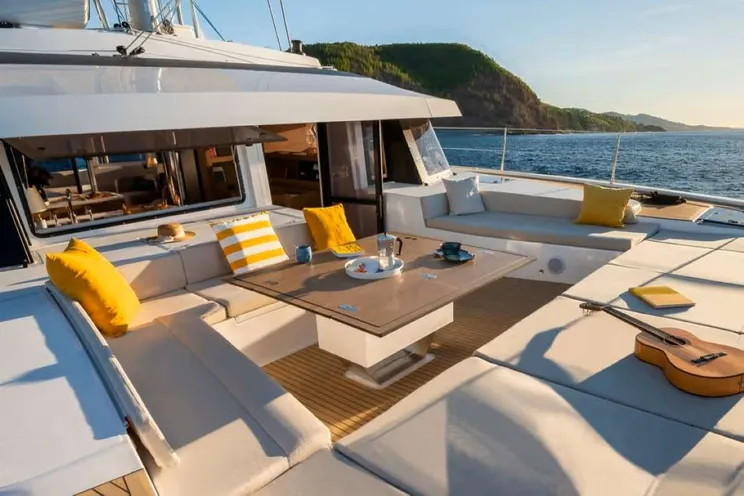 Charter Yacht ENDEAVOUR - Bali 5.8 - 5 Cabins - Naples - Capri - Positano - Amalfi Coast - Italy