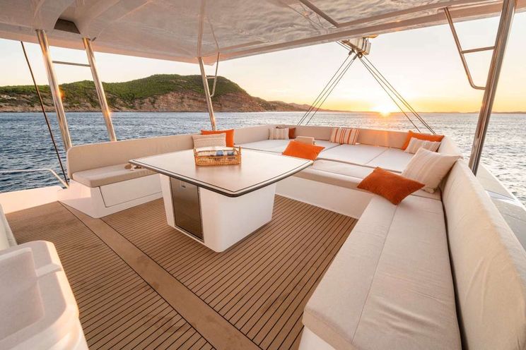 Charter Yacht ENDEAVOUR - Bali 5.8 - 5 Cabins - Naples - Capri - Positano - Amalfi Coast - Italy