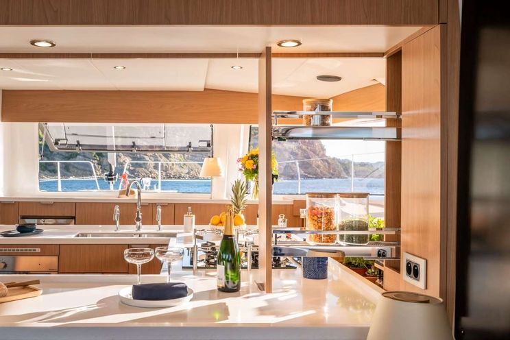 Charter Yacht ENDEAVOUR - Bali 5.8 - 5 Cabins - Naples - Capri - Positano - Amalfi Coast - Italy