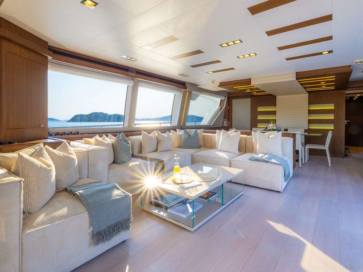 MORNING STAR Ferretti Custom Line 100 - main saloon lounge MORNING STAR Ferretti Custom Line 100 - main saloon lounge