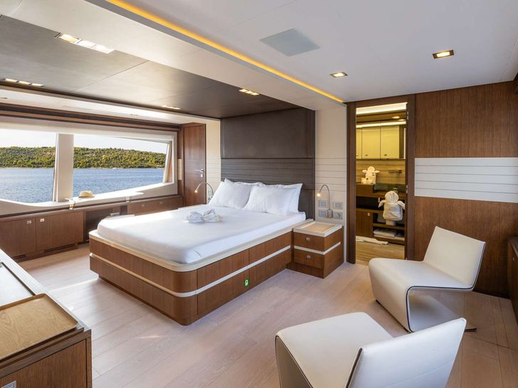 MORNING STAR Ferretti Custom Line 100 - master cabin MORNING STAR Ferretti Custom Line 100 - master cabin