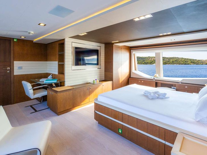 MORNING STAR Ferretti Custom Line 100 - master cabin bed and TV MORNING STAR Ferretti Custom Line 100 - master cabin bed and TV