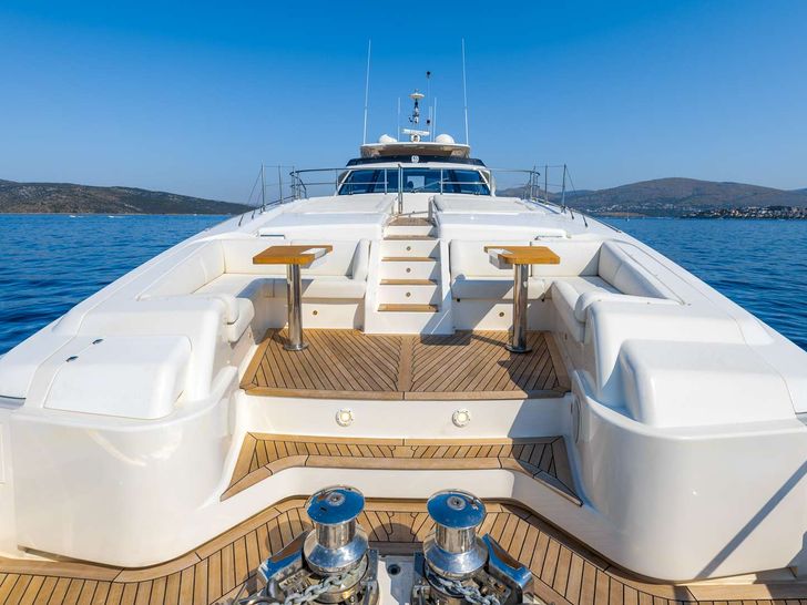 MORNING STAR Ferretti Custom Line 100 - foredeck MORNING STAR Ferretti Custom Line 100 - foredeck