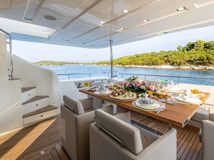 MORNING STAR Ferretti Custom Line 100 - aft deck MORNING STAR Ferretti Custom Line 100 - aft deck