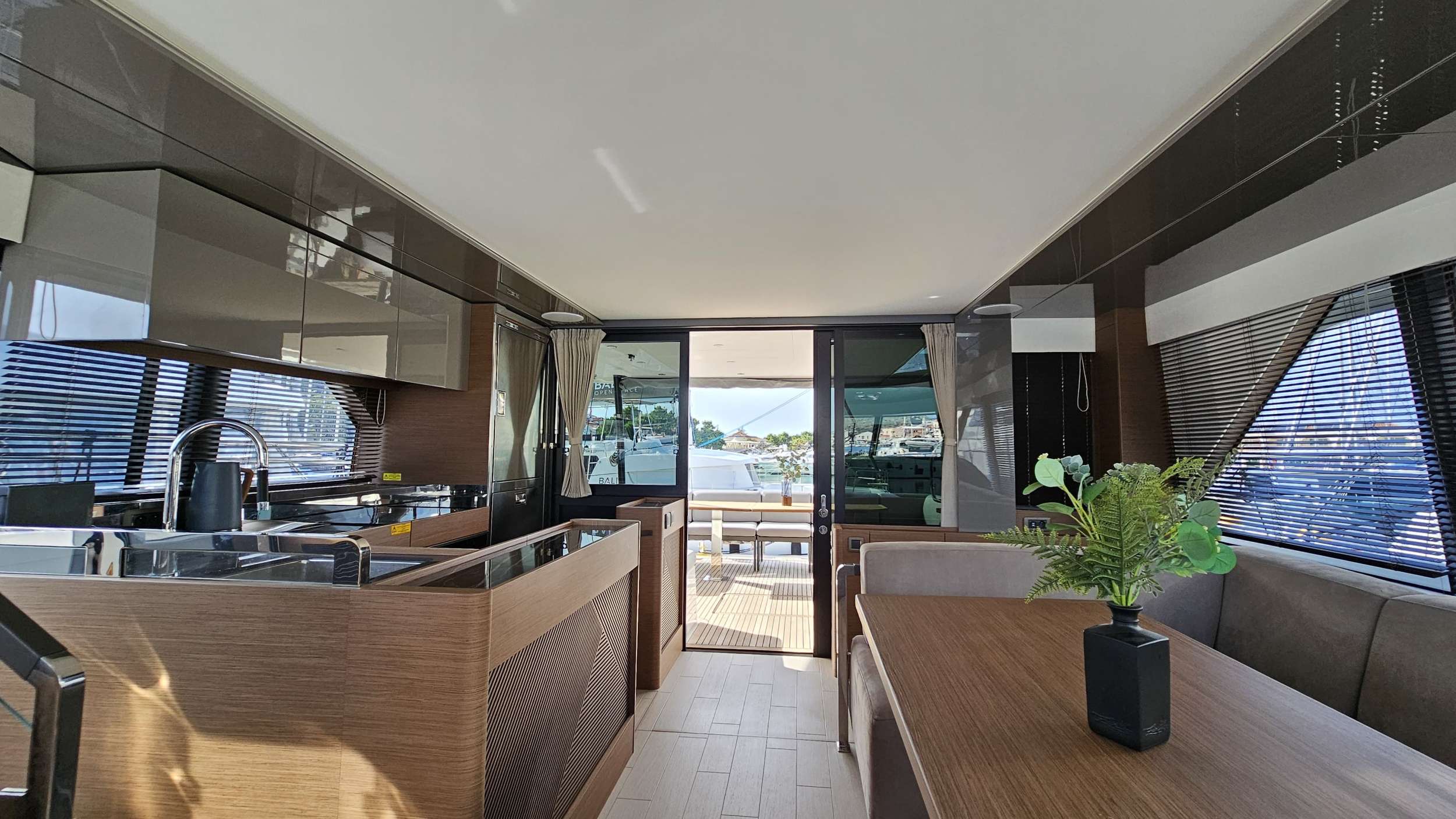 DIAMOND SI Jeanneau Prestige M48 - galley
