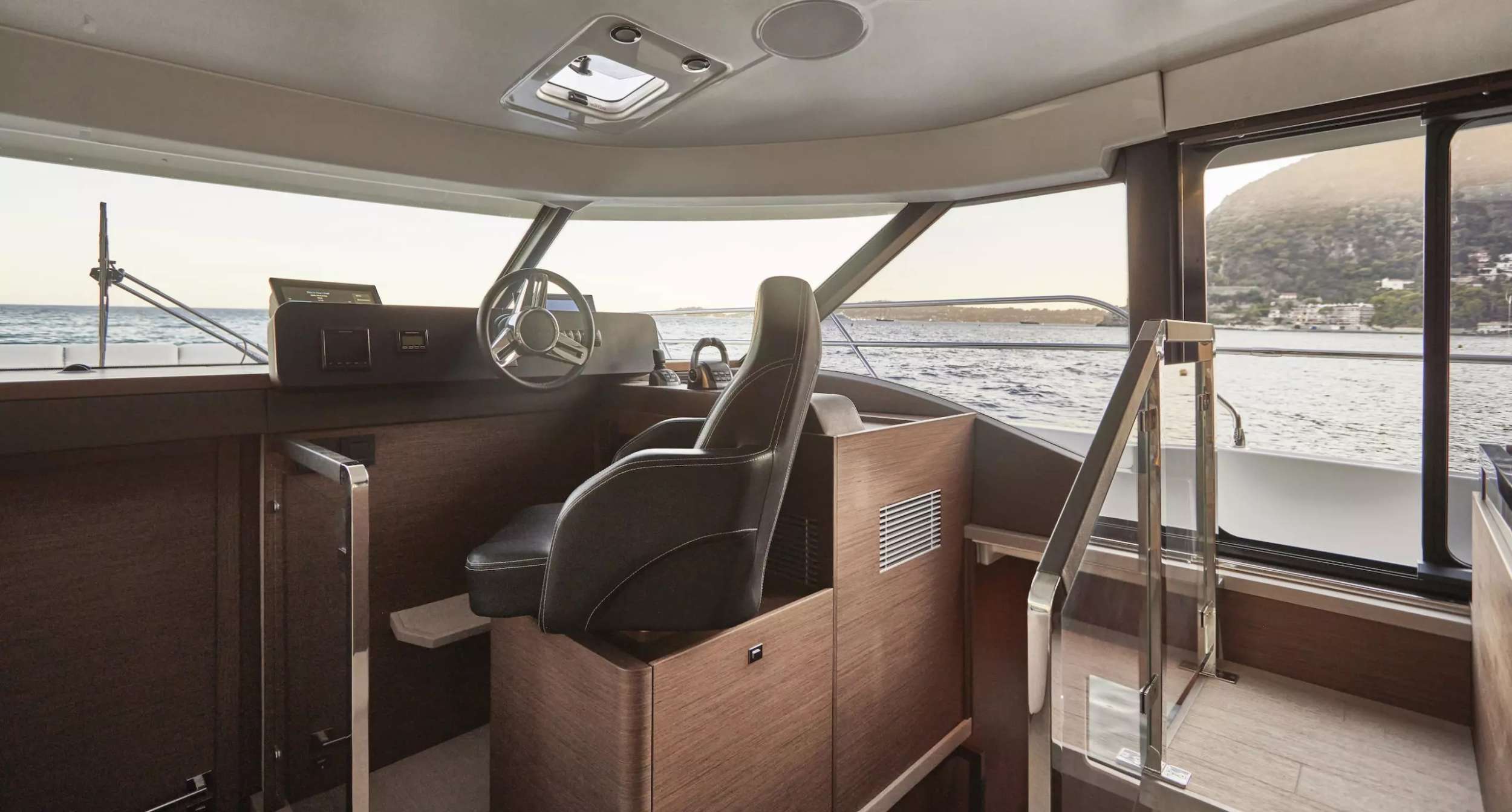 DIAMOND SI Jeanneau Prestige M48 - cockpit