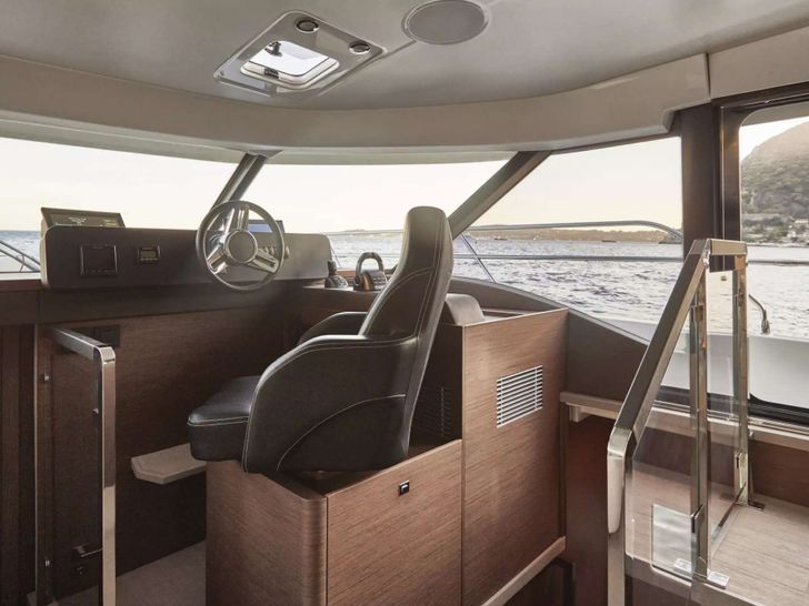 DIAMOND SI Jeanneau Prestige M48 - cockpit DIAMOND SI Jeanneau Prestige M48 - cockpit