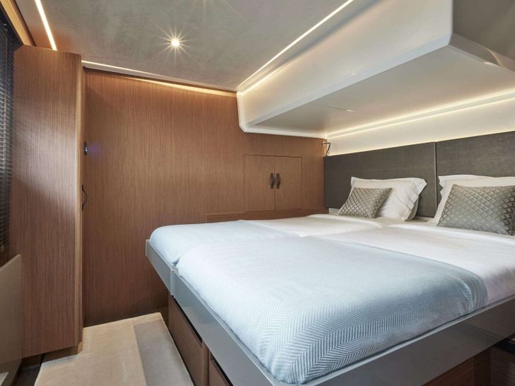 DIAMOND SI Jeanneau Prestige M48 - VIP cabin DIAMOND SI Jeanneau Prestige M48 - VIP cabin