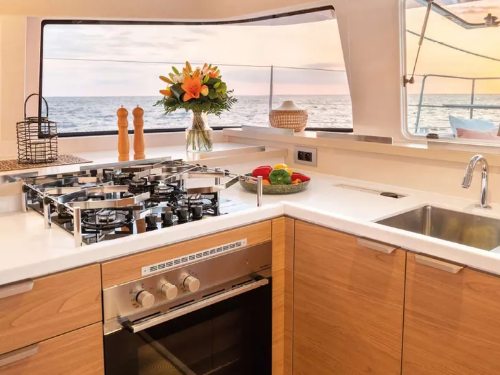 MAH NA MAH NA Bali 4.4 - galley MAH NA MAH NA Bali 4.4 - galley