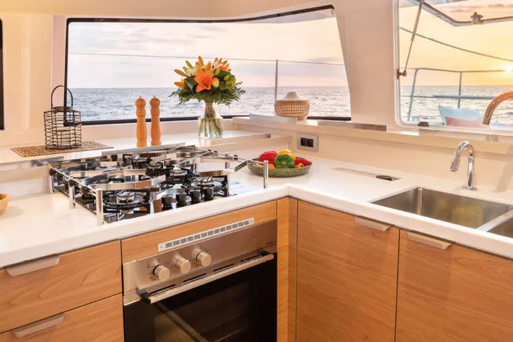 Charter Yacht MAH NA MAH NA - Bali 4.4 - 3 Cabins - Tortola - Anegada - Virgin Gorda - BVI - Caribbean