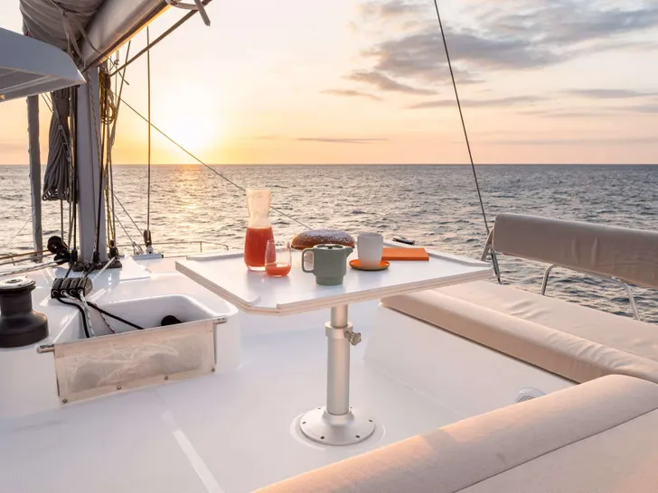 MAH NA MAH NA Bali 4.4 - flybridge MAH NA MAH NA Bali 4.4 - flybridge