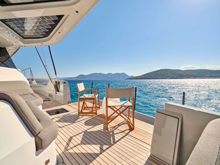 ALINA Fountaine Pajot Power 80 - side balcony chairs ALINA Fountaine Pajot Power 80 - side balcony chairs