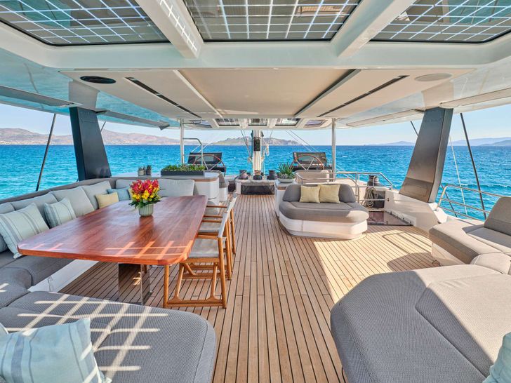 ALINA Fountaine Pajot Power 80 - flybridge ALINA Fountaine Pajot Power 80 - flybridge