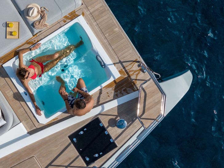 ALINA Fountaine Pajot Power 80 - foredeck with a jacuzzi ALINA Fountaine Pajot Power 80 - foredeck with a jacuzzi
