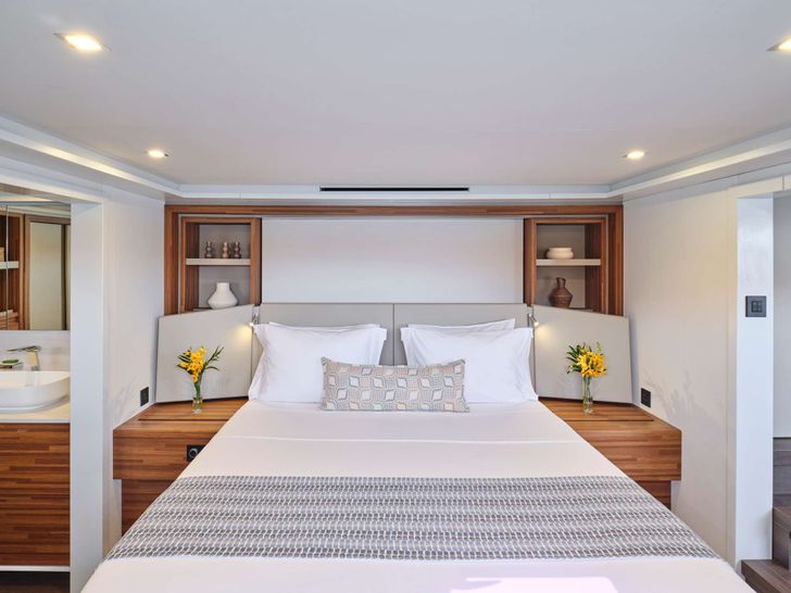 ALINA Fountaine Pajot Power 80 - VIP cabin 3 ALINA Fountaine Pajot Power 80 - VIP cabin 3
