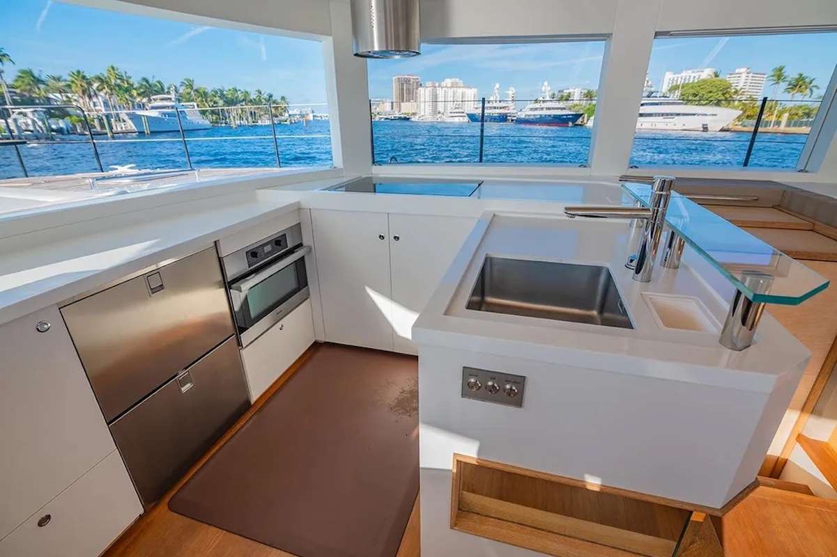 Charter Yacht CATA - Nishii 54 - 2 Cabins - Nassau - Exumas - Bahamas