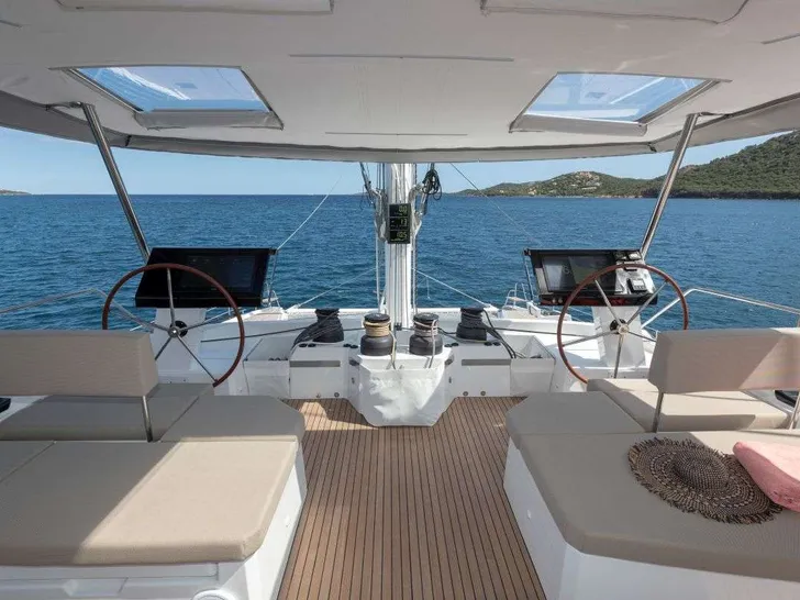 SAPPHIRE Fountaine Pajot Alegria 67 - flybridge SAPPHIRE Fountaine Pajot Alegria 67 - flybridge