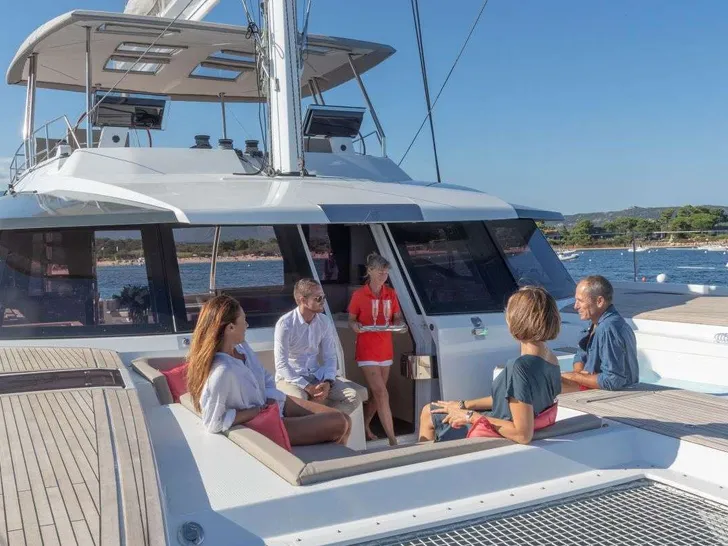 SAPPHIRE Fountaine Pajot Alegria 67 - guests on the foredeck SAPPHIRE Fountaine Pajot Alegria 67 - guests on the foredeck