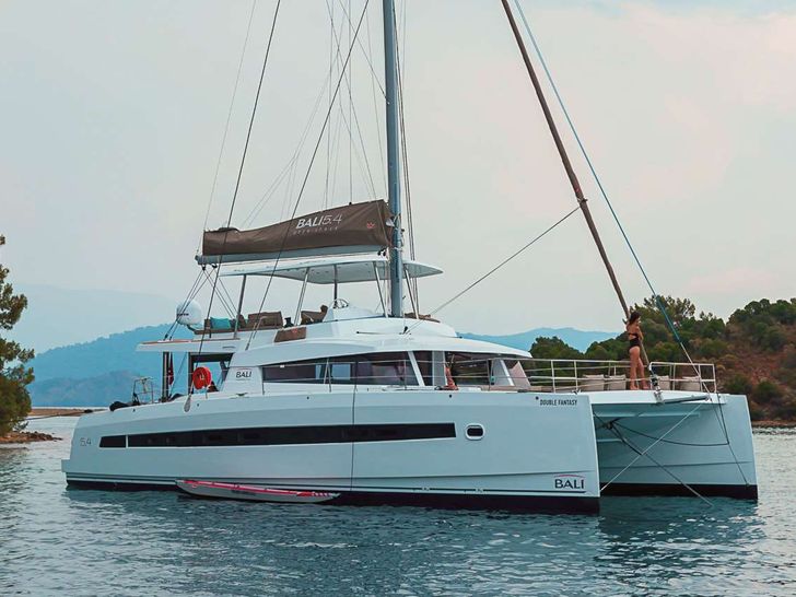 CHILLIN' HUT Bali 5.4 - anchored side profile CHILLIN' HUT Bali 5.4 - anchored side profile